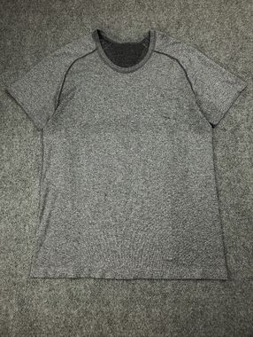 Lululemon Metal Vent Tech T Shirt Mens Medium Gym Running Active Gray Heather